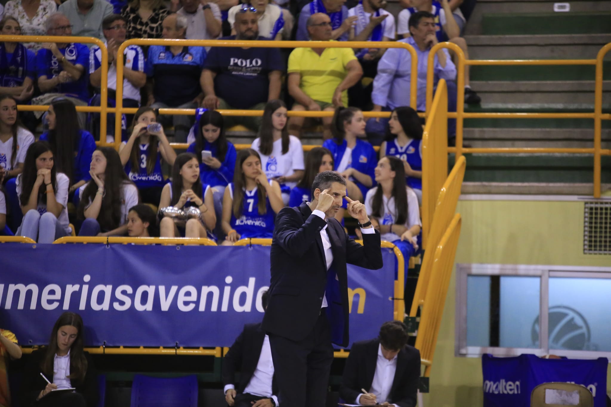 Final de liga entre Perfumerías Avenida y el Valencia Basket