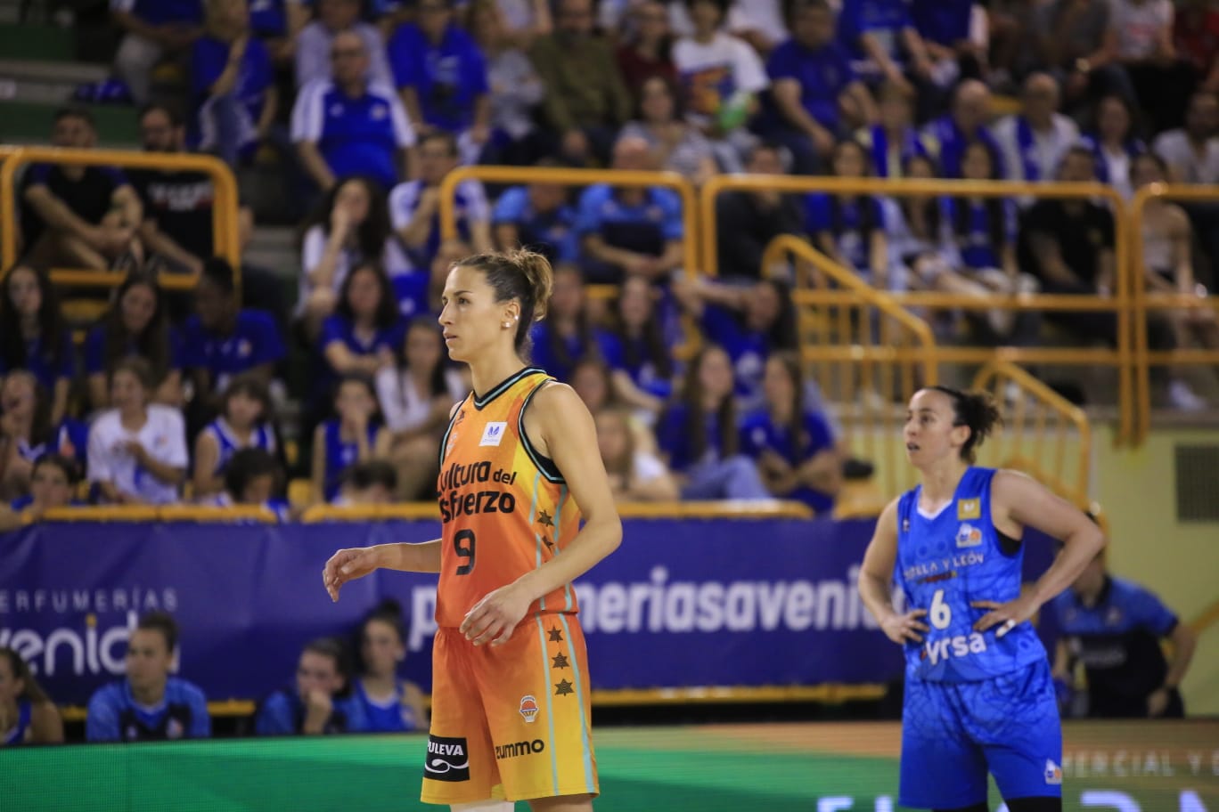 Final de liga entre Perfumerías Avenida y el Valencia Basket