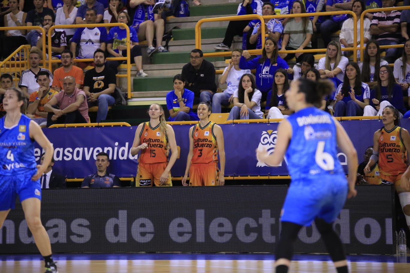 Final de liga entre Perfumerías Avenida y el Valencia Basket