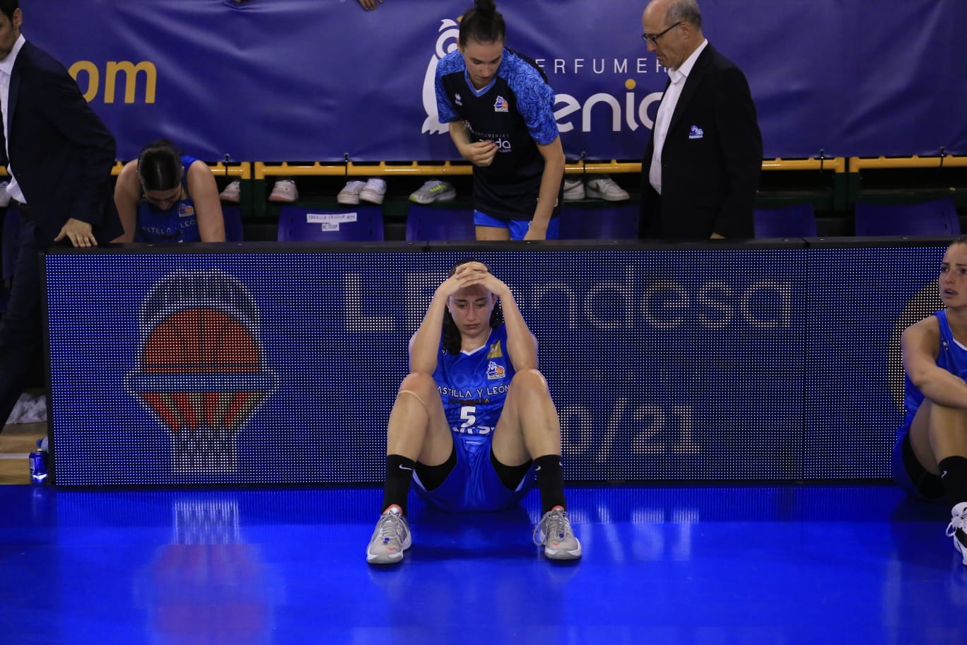 Final de liga entre Perfumerías Avenida y el Valencia Basket