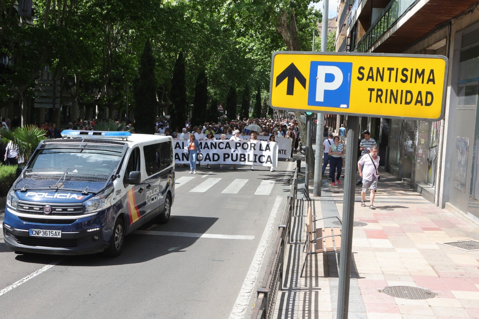 Salamanca se tiñe de blanco en defensa de la Sanidad pública