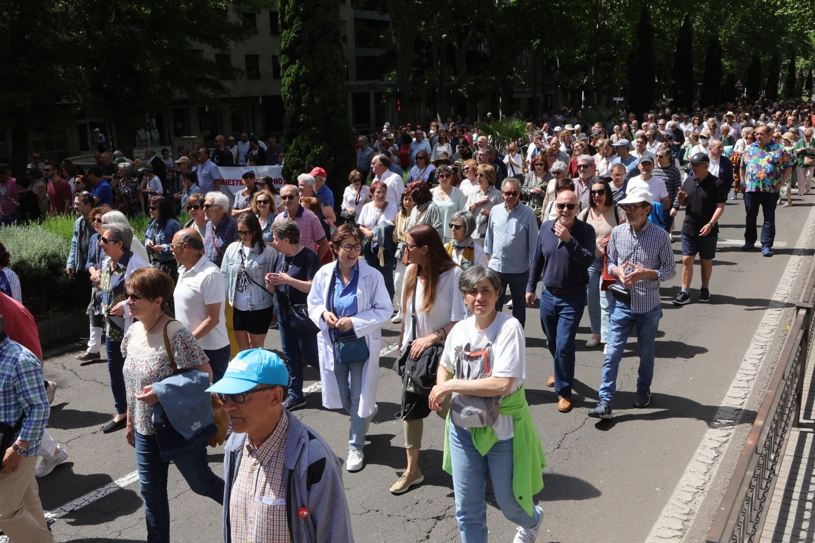 Salamanca se tiñe de blanco en defensa de la Sanidad pública
