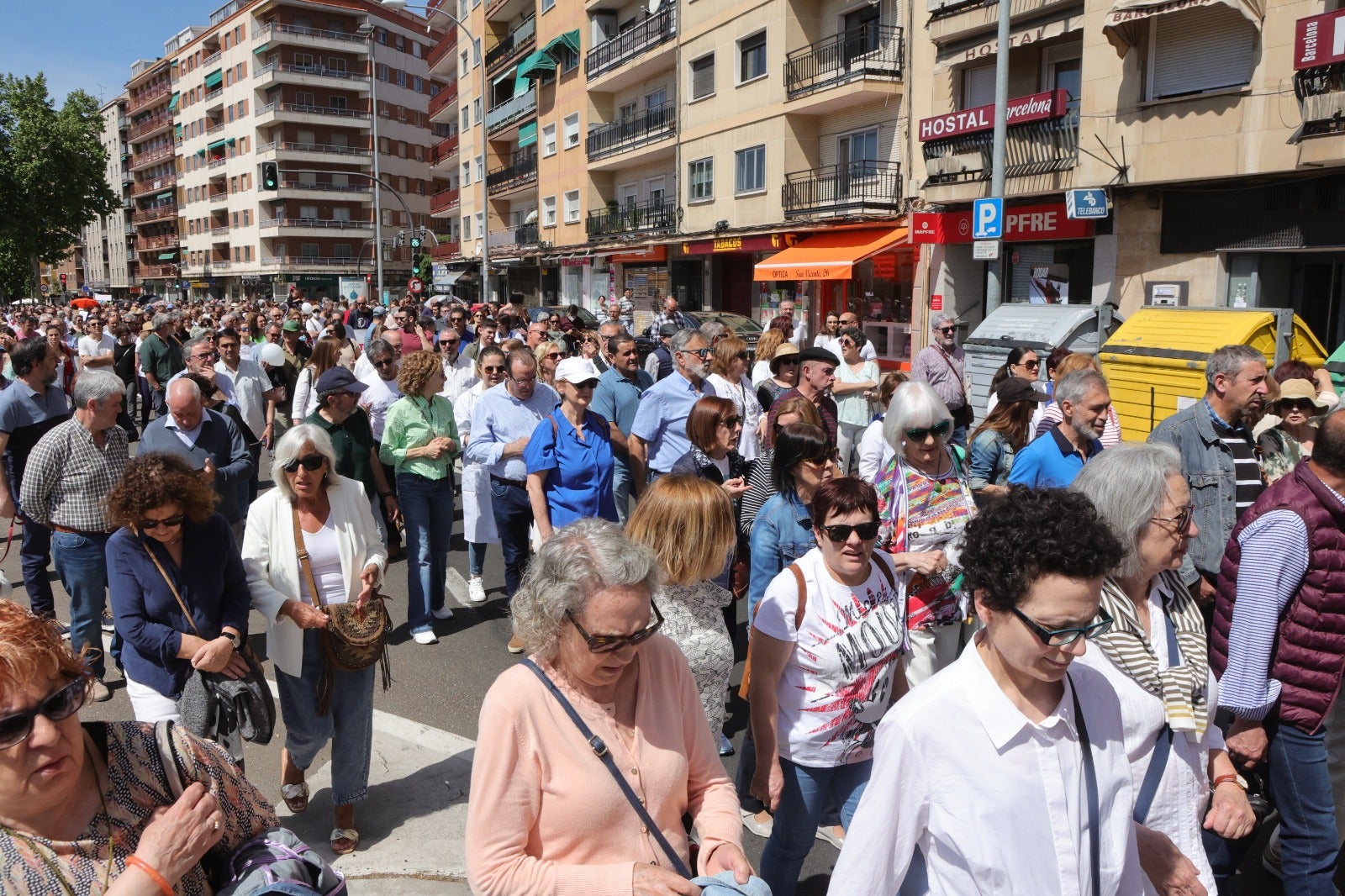 Salamanca se tiñe de blanco en defensa de la Sanidad pública