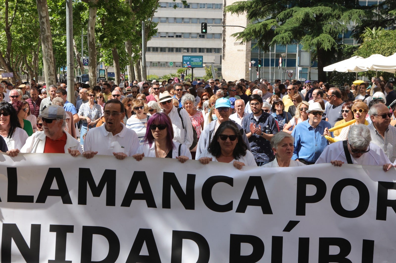 Salamanca se tiñe de blanco en defensa de la Sanidad pública