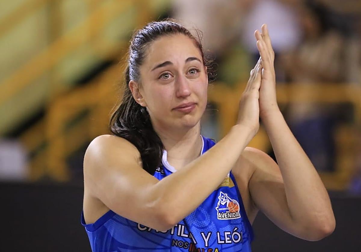 Maite Cazorla, con lágrimas en los ojos, tras perder la Liga Femenina.