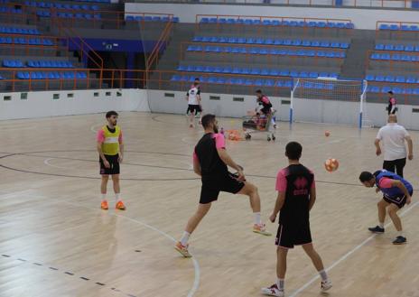 Imagen secundaria 1 - La dura travesía del fútbol sala: «Es como cuando un edificio se derrumba»