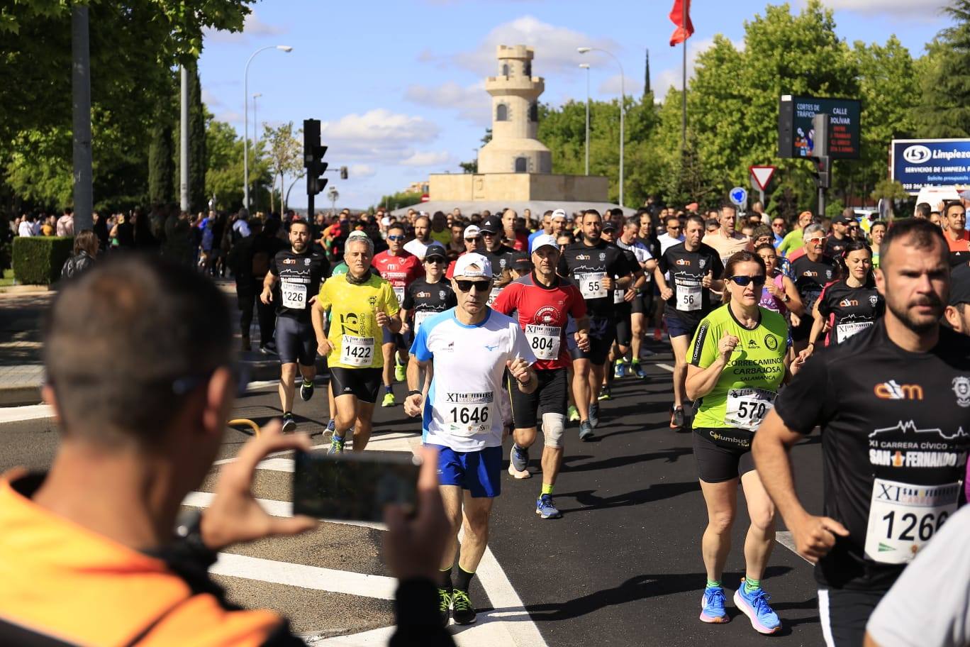 Espectacular paso de la Carrera Cívico Militar por Salamanca