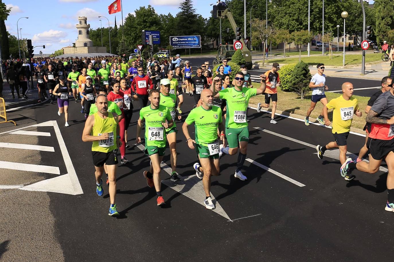 Espectacular paso de la Carrera Cívico Militar por Salamanca