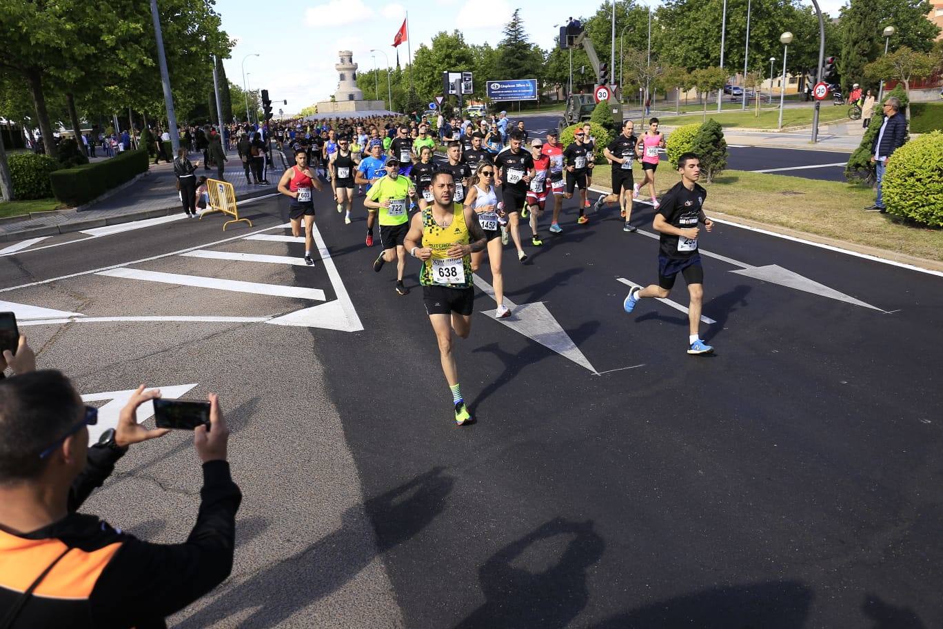 Espectacular paso de la Carrera Cívico Militar por Salamanca