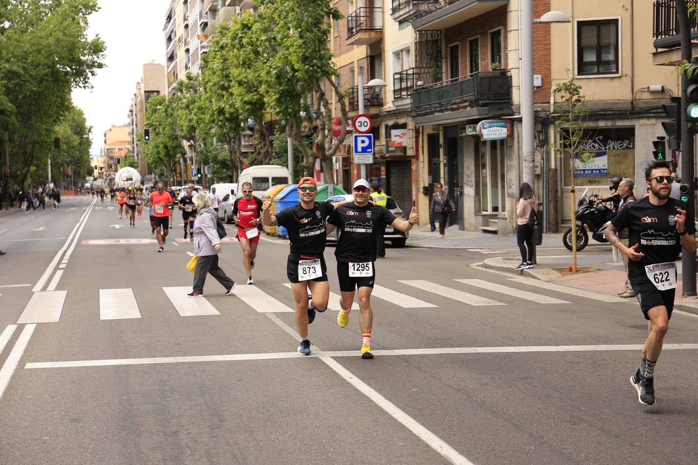 Espectacular paso de la Carrera Cívico Militar por Salamanca