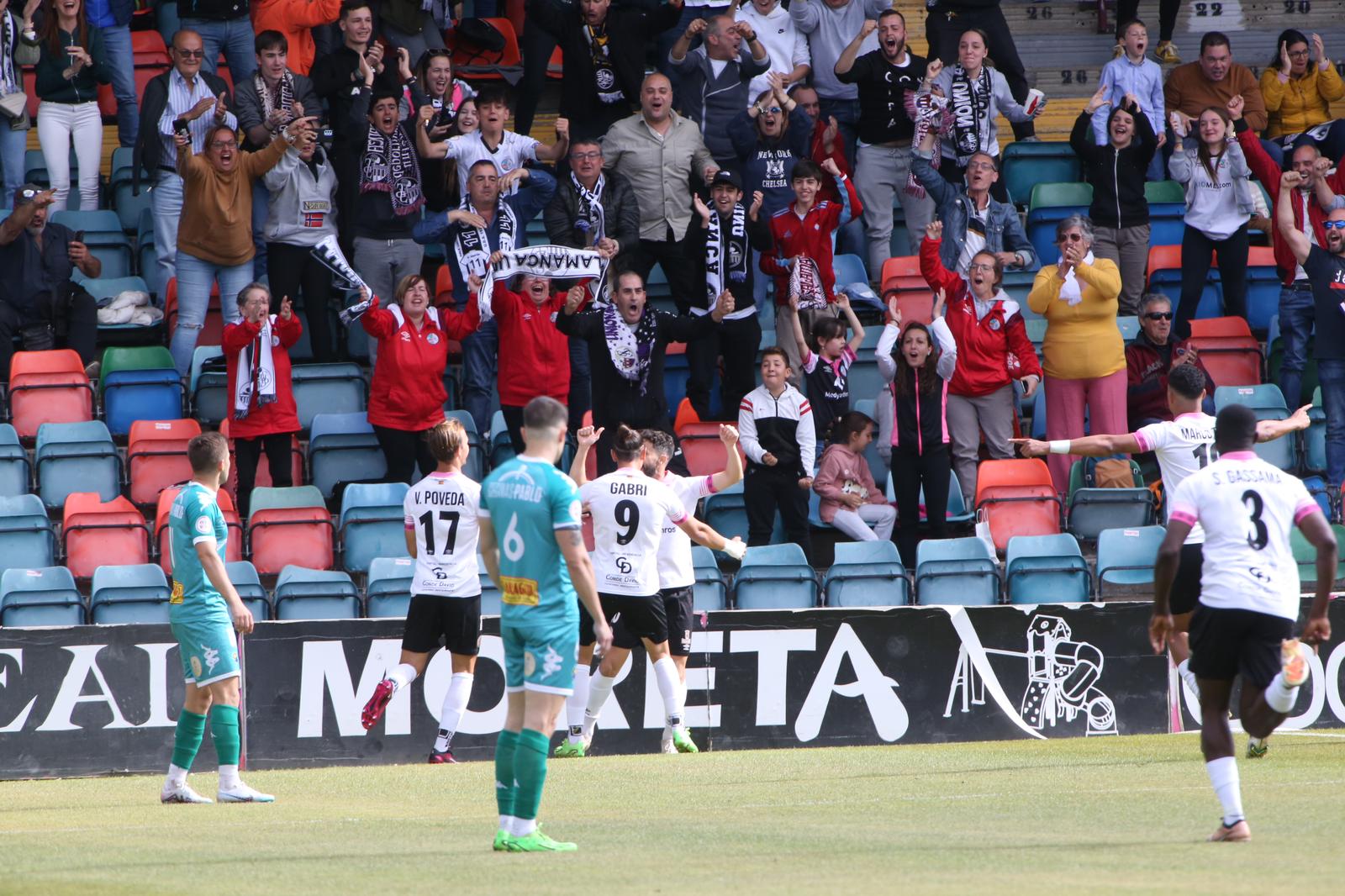 El Salamanca UDS deja vivo al Atlético Astorga en ida de la final regional del playoff (3-1)