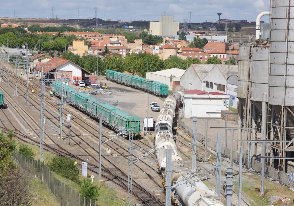 Trenes de mercancías en la terminal de Tejares-Chamberí.