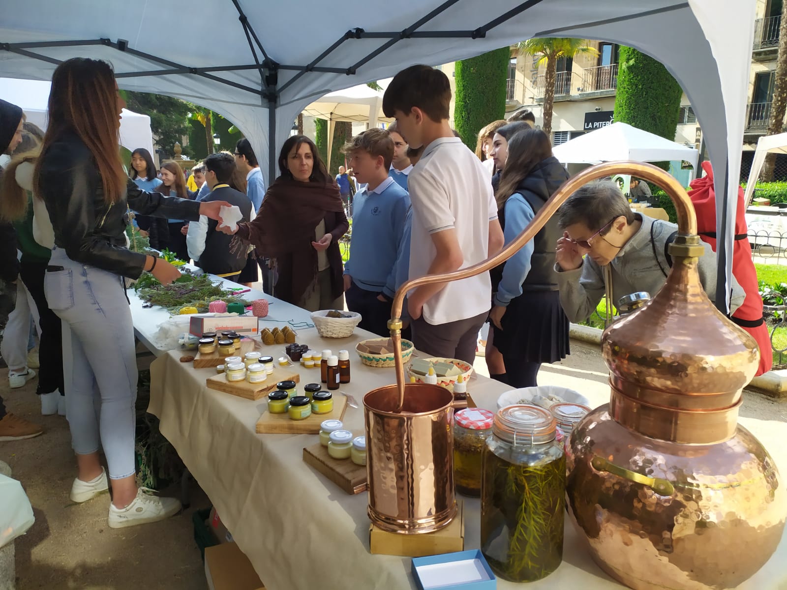Imagen secundaria 1 - Las plantas y la ciencia fascinan al público salmantino