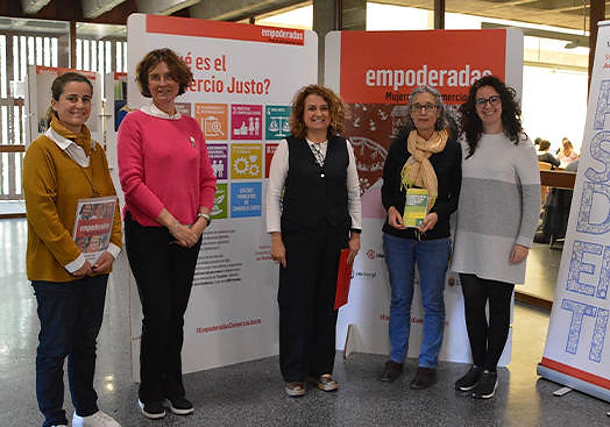 Participantes en la presentación de la exposición