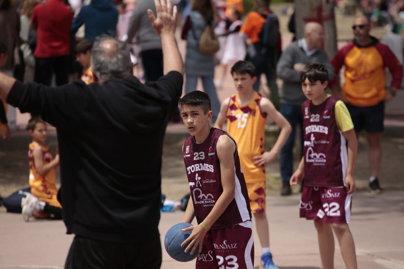 El Día del MiniBasket reúne a 800 chavales en Jesuitas