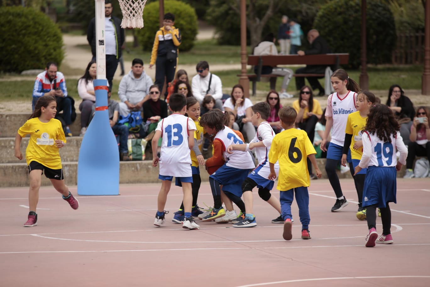 El Día del MiniBasket reúne a 800 chavales en Jesuitas