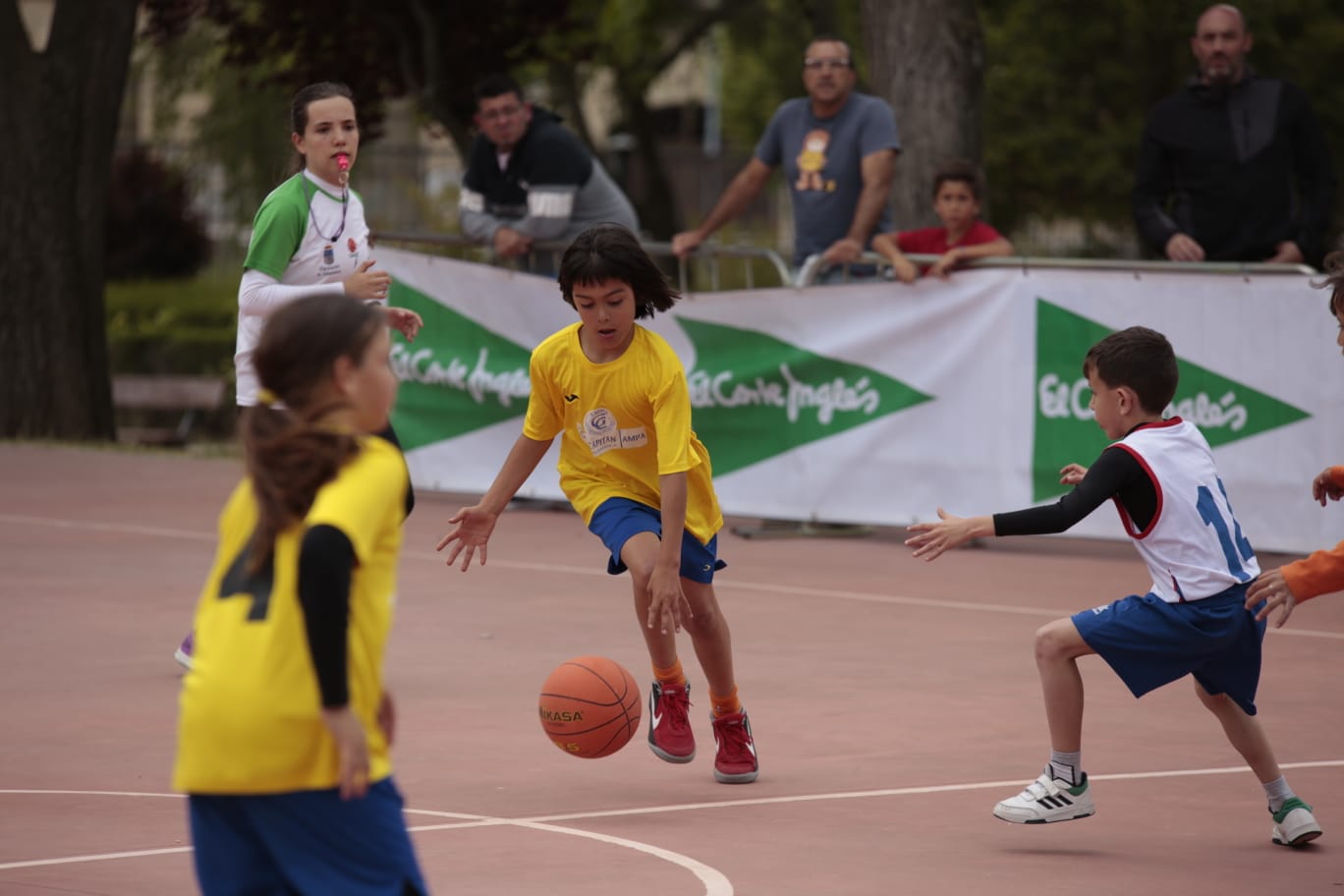 El Día del MiniBasket reúne a 800 chavales en Jesuitas