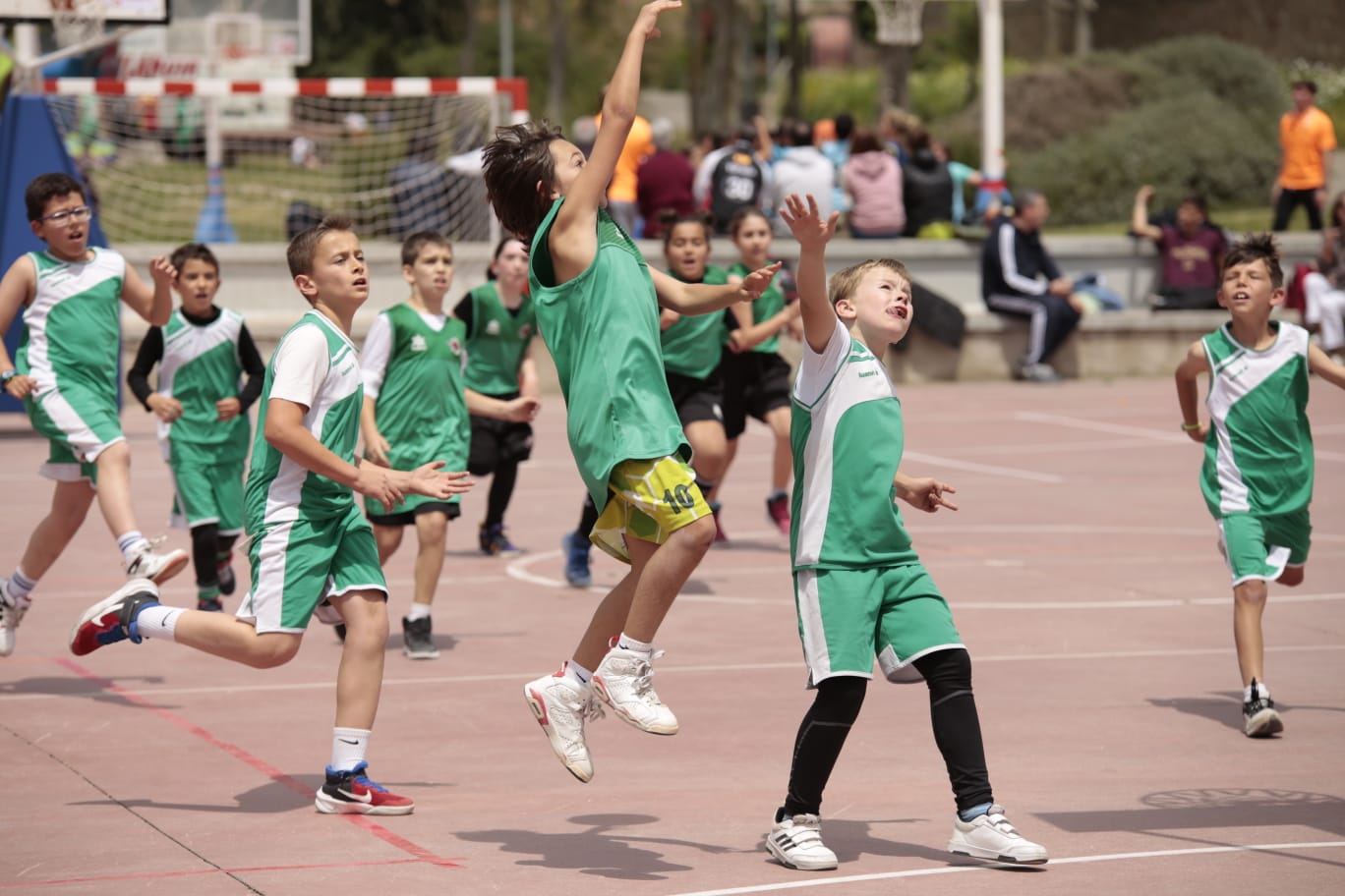 El Día del MiniBasket reúne a 800 chavales en Jesuitas