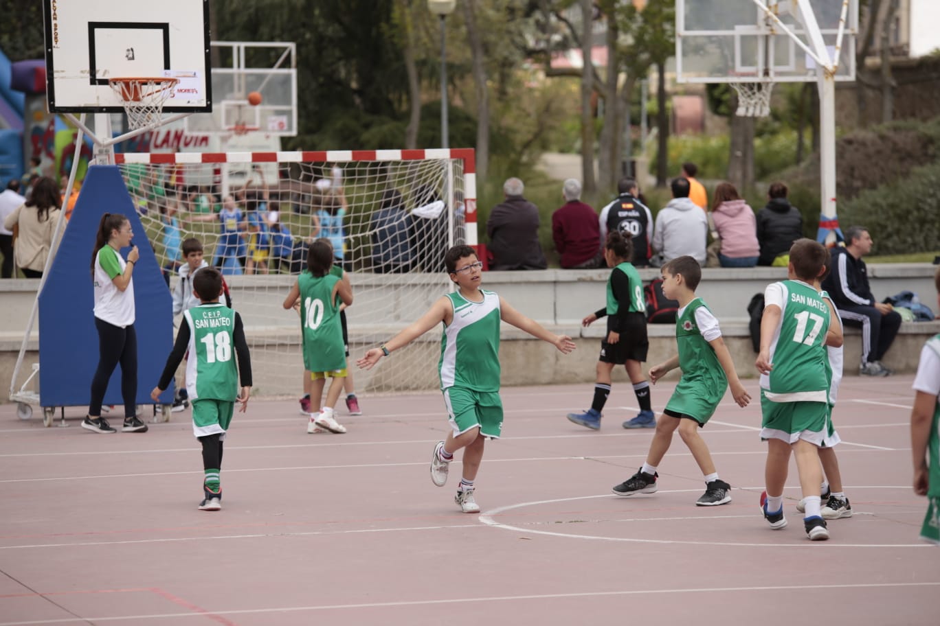 El Día del MiniBasket reúne a 800 chavales en Jesuitas