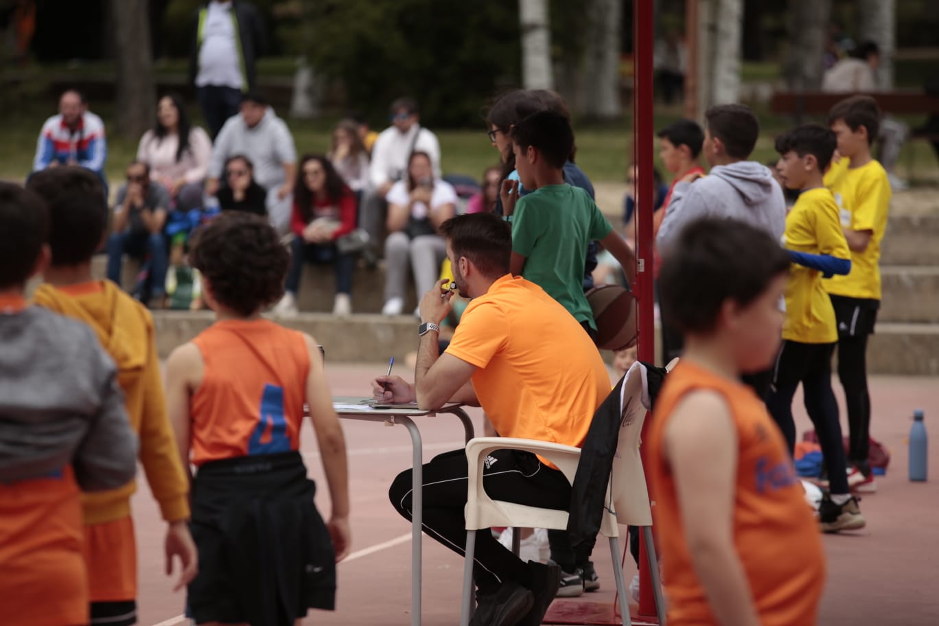 El Día del MiniBasket reúne a 800 chavales en Jesuitas