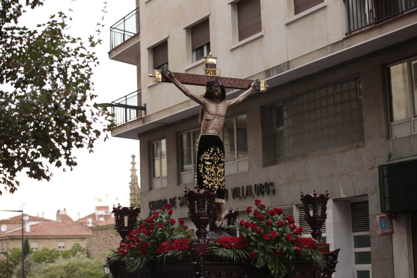 Salamanca rinde culto al Cristo de los Milagros