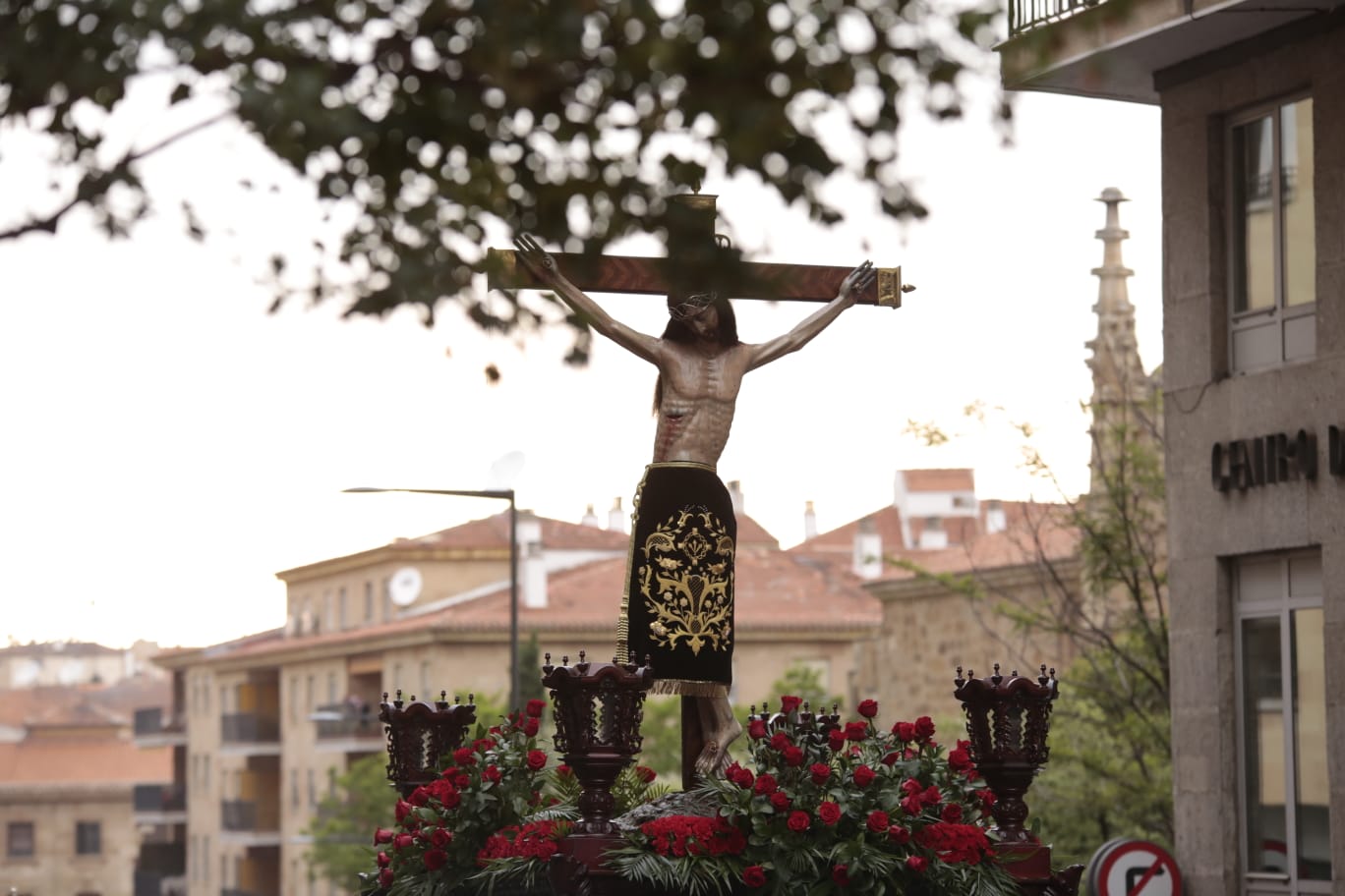 Salamanca rinde culto al Cristo de los Milagros