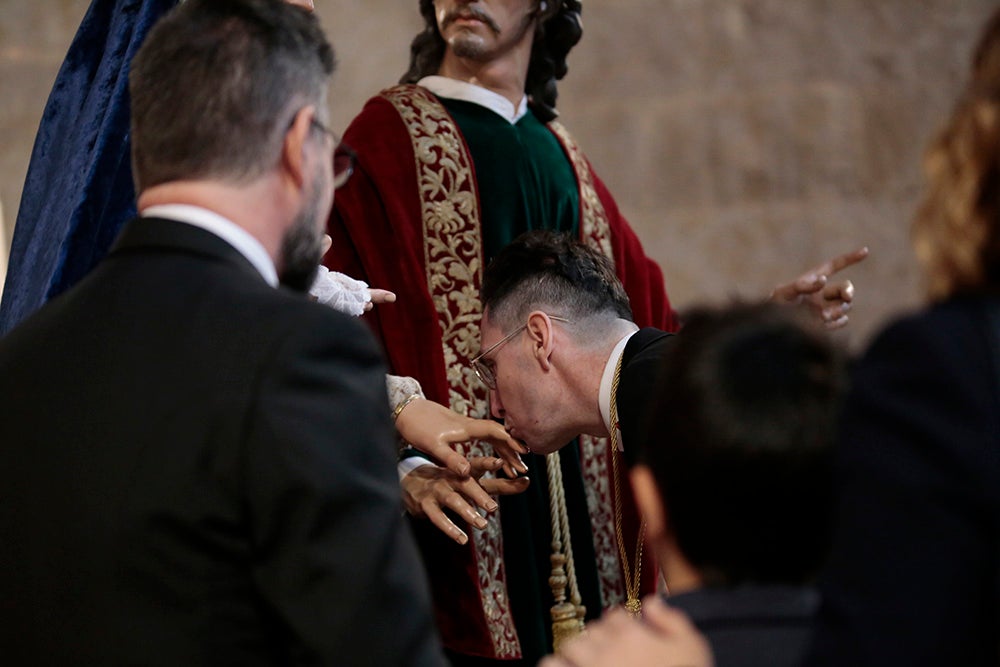 La Cofradía del Rosario celebra la llegada de la «Sacra Conversación» a la Pasión charra