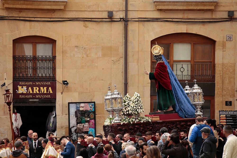 La Cofradía del Rosario celebra la llegada de la «Sacra Conversación» a la Pasión charra