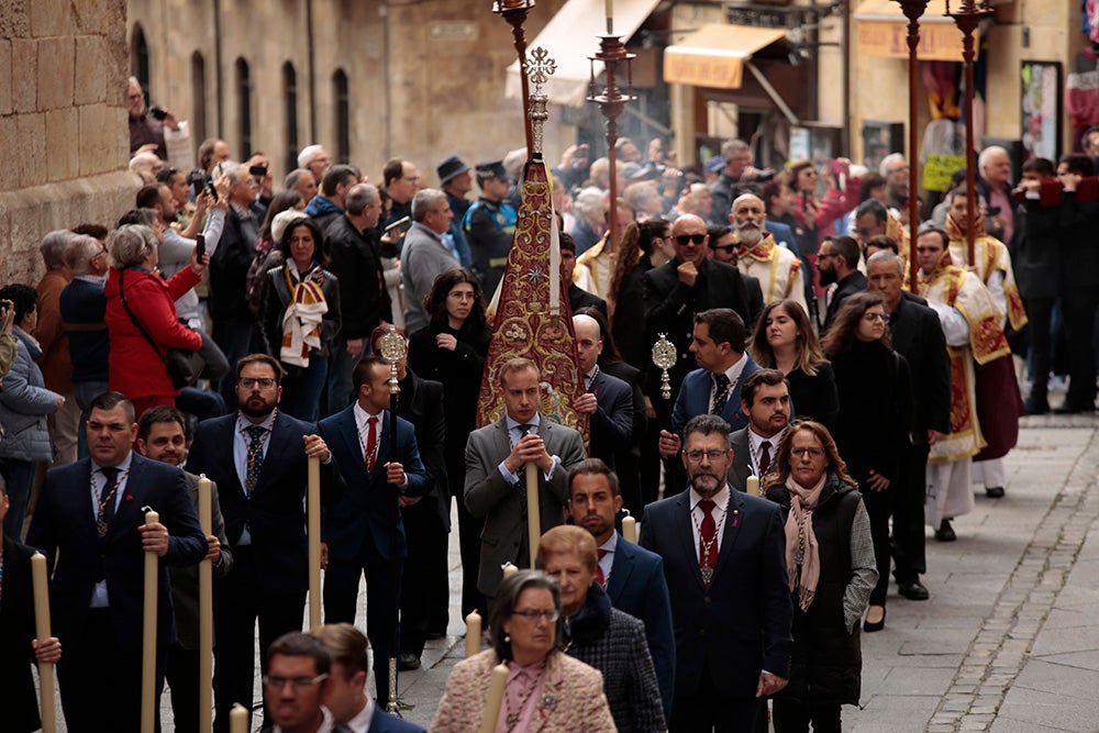 La Cofradía del Rosario celebra la llegada de la «Sacra Conversación» a la Pasión charra