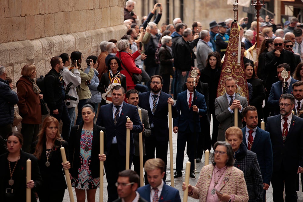 La Cofradía del Rosario celebra la llegada de la «Sacra Conversación» a la Pasión charra