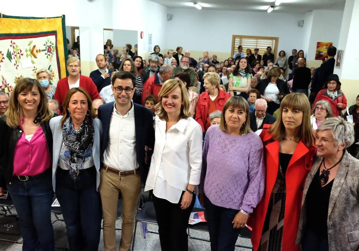 La ministra de Educación y Formación Profesional, Pilar Alegría, interviene en un acto de campaña del Psoe de Salamanca junto al candidato a la Alcaldía, José Luis Mateos, y la vicesecretaria general provincial, Elena Diego.