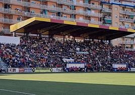 Grada principal del campo Narcís Salas de la UD Sant Andreu.