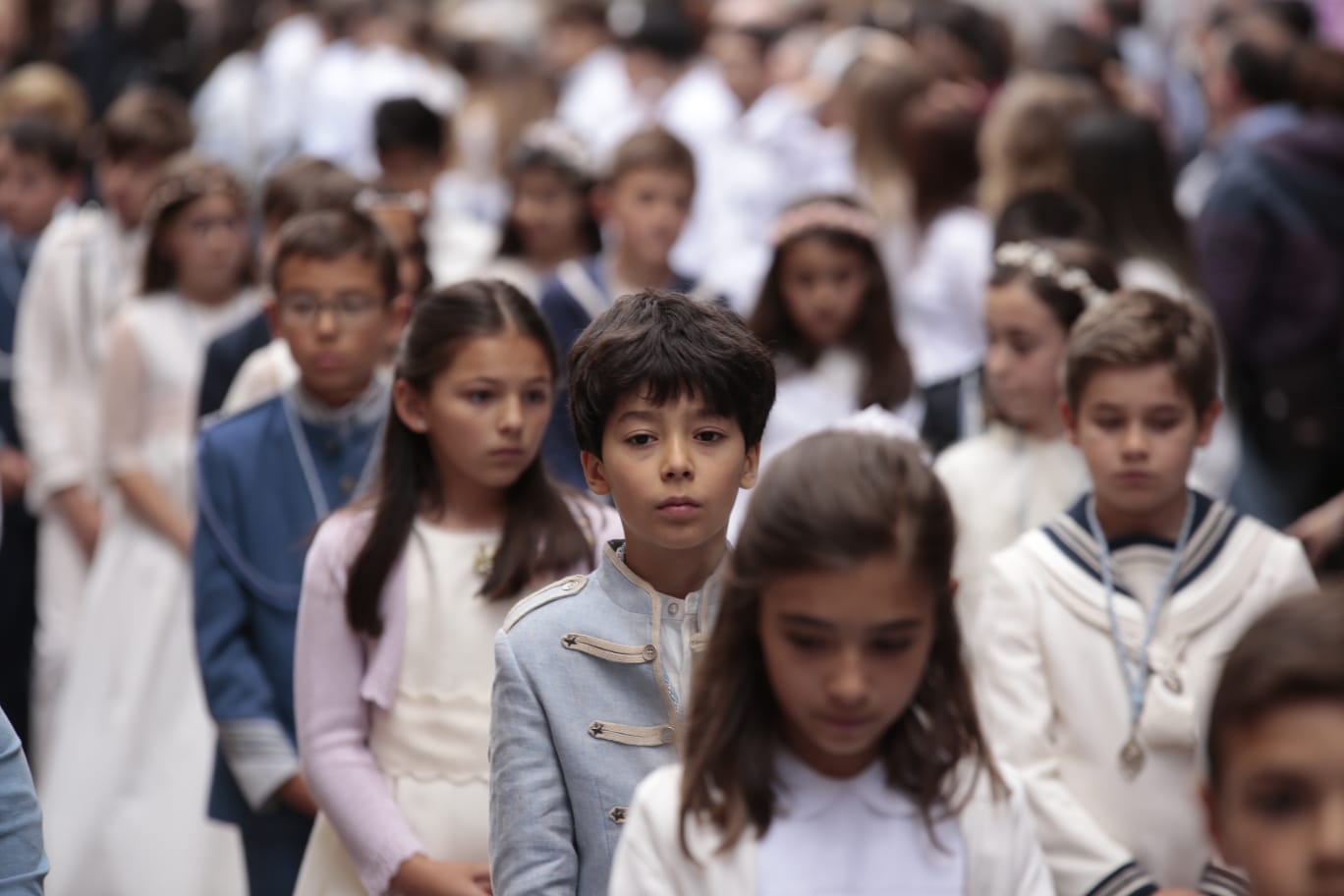 La lluvia no impide la salida de la tradicional procesión de María Auxiliadora