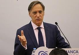 Carlos García Carbayo, candidato del Partido Popular a la Alcaldía de Salamanca, en un acto de campaña.