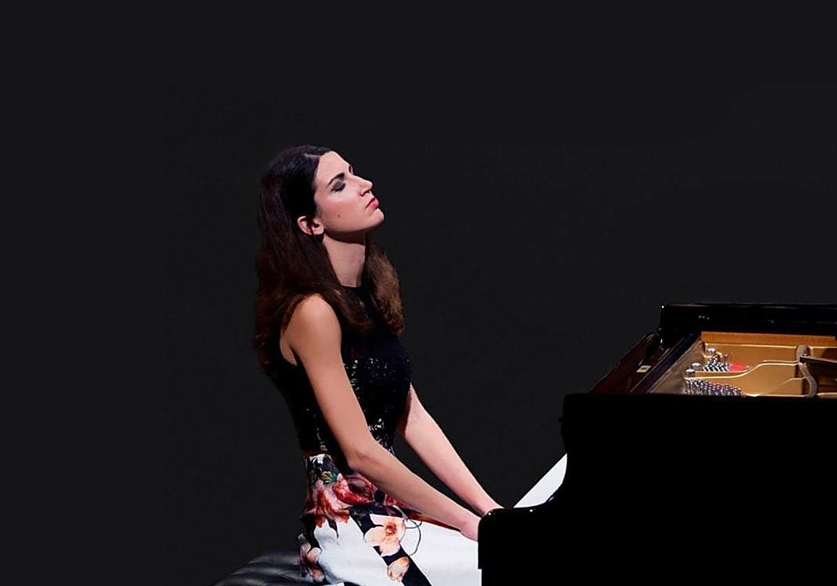 Susana Gómez Vázquez, al piano.