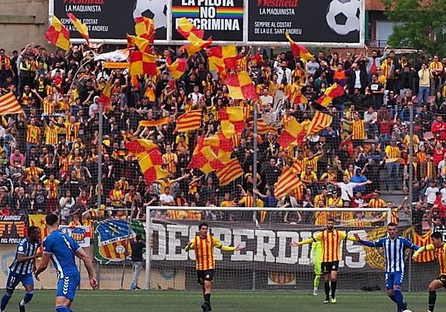 Aspecto de la grada en uno de los fondos del Narcís Sala del Sant Andreu.