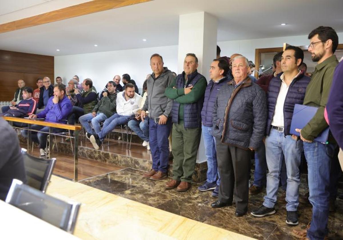 Ganaderos concentrados en el mercado regional.