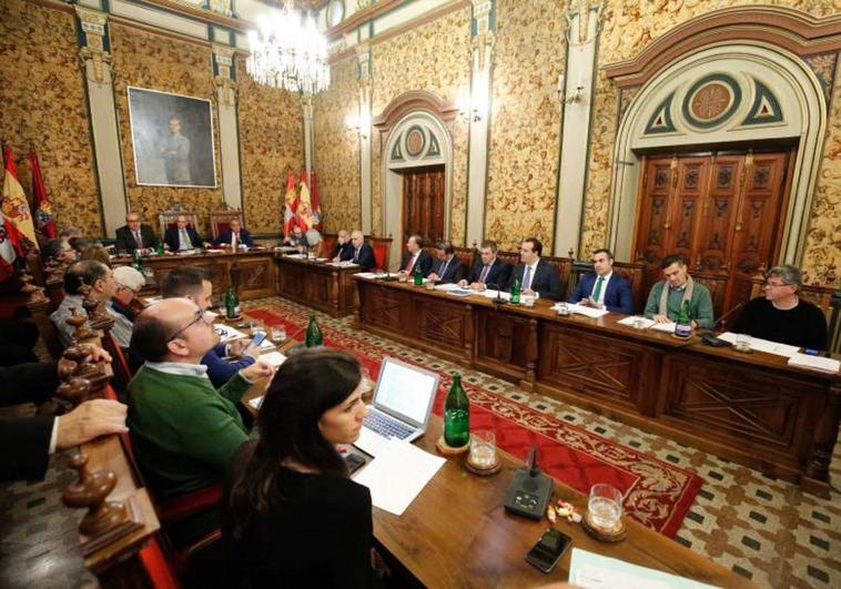 Imagen de un pleno de la legislatura pasada en el palacio de La Salina.