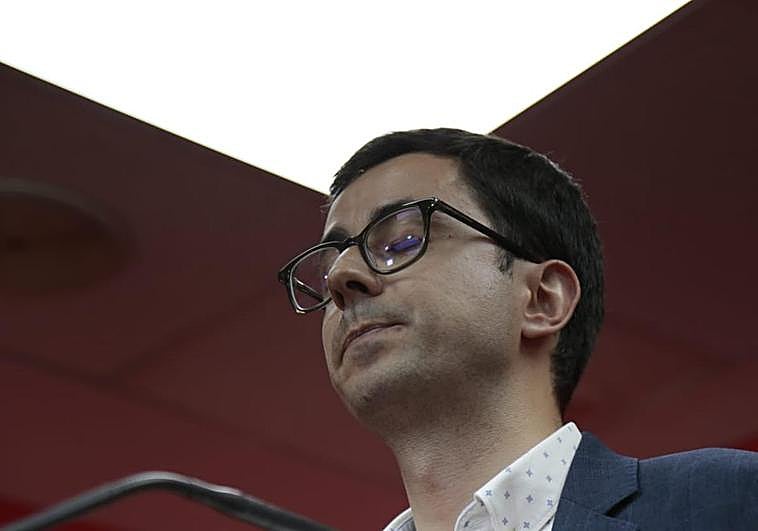 El candidato del Partido Socialista se despide entre lágrimas.
