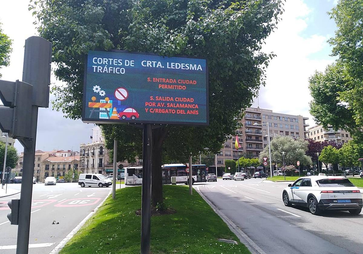 Una de las nuevas pantallas que dará información sobre aparcamiento.