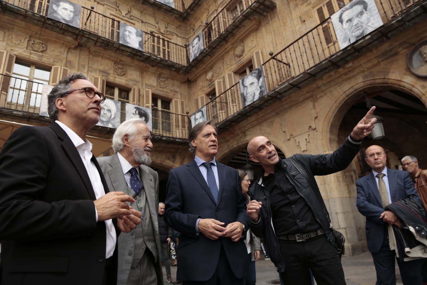 Lorca y sus imágenes llenan la Plaza Mayor