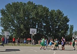 Niños participan en una edición anterior del torneo de Santa Marta.