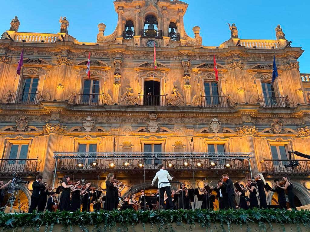 La Plaza Mayor homenajea a Tomás Bretón con más de 200 músicos y coralistas salmantinos