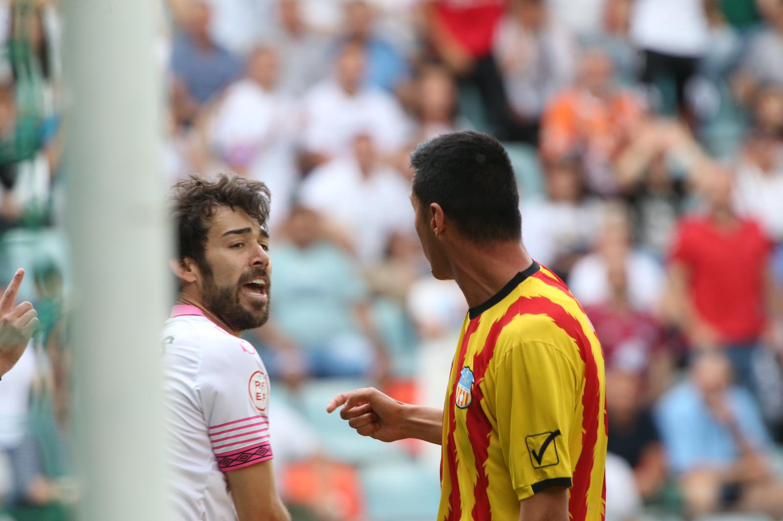 La grada, la afición y la tormenta sobre el Helmántico
