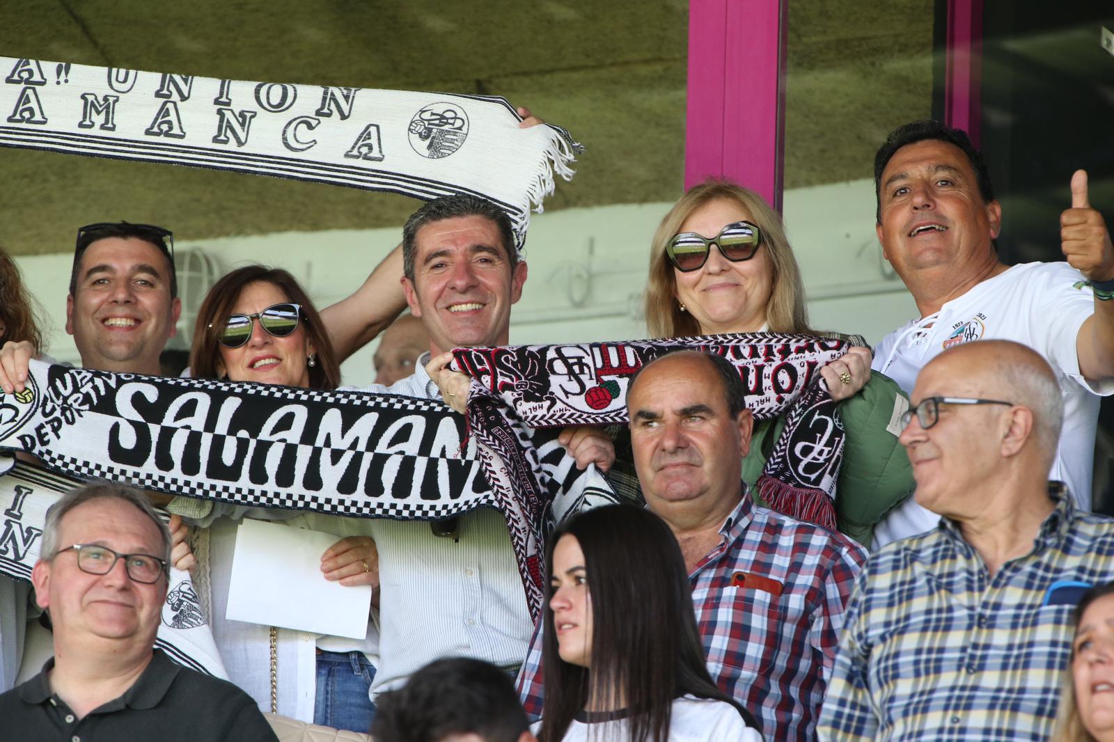 La grada, la afición y la tormenta sobre el Helmántico