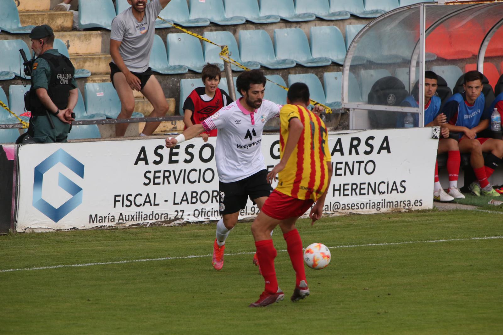 La grada, la afición y la tormenta sobre el Helmántico