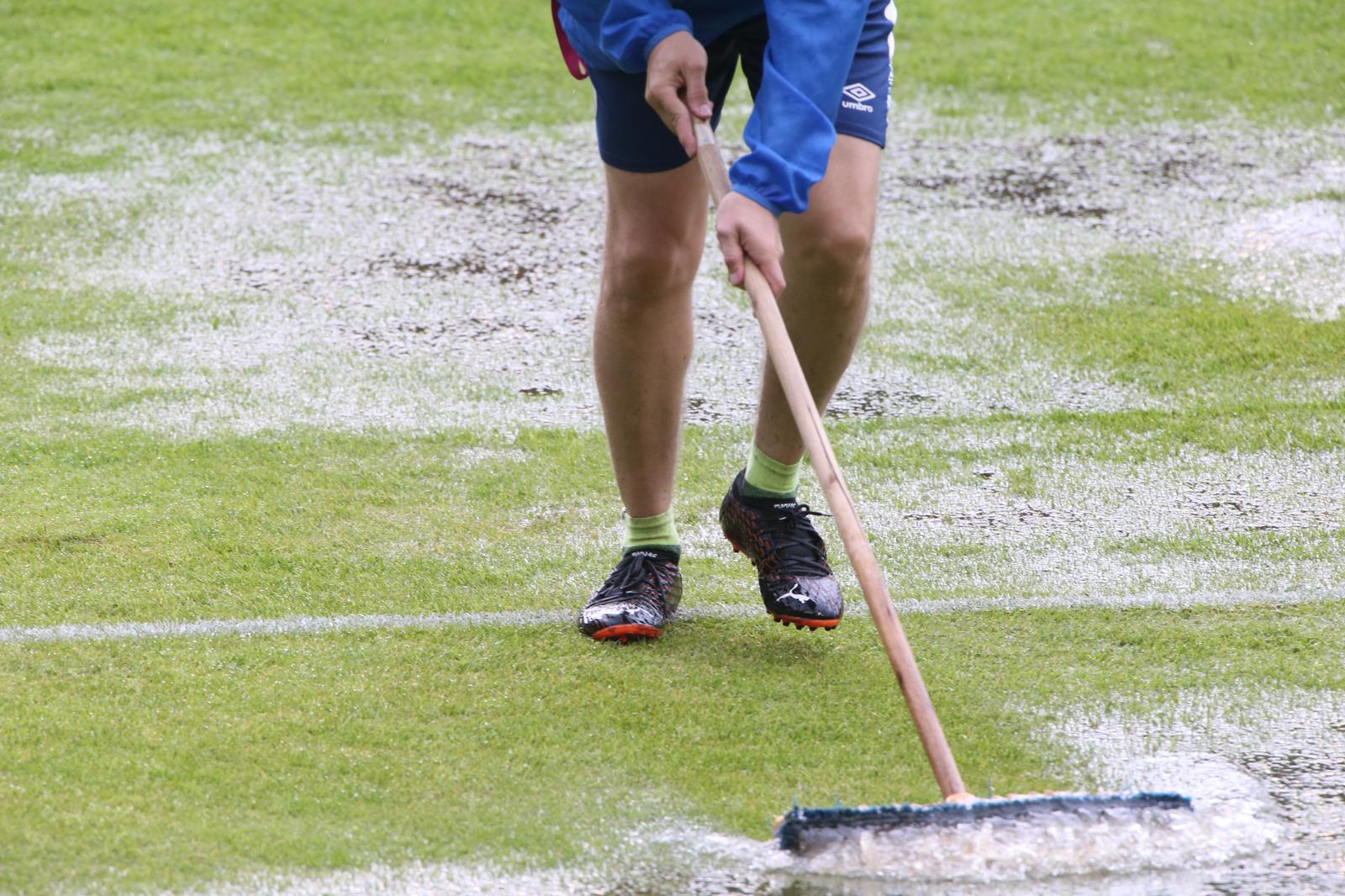 La grada, la afición y la tormenta sobre el Helmántico