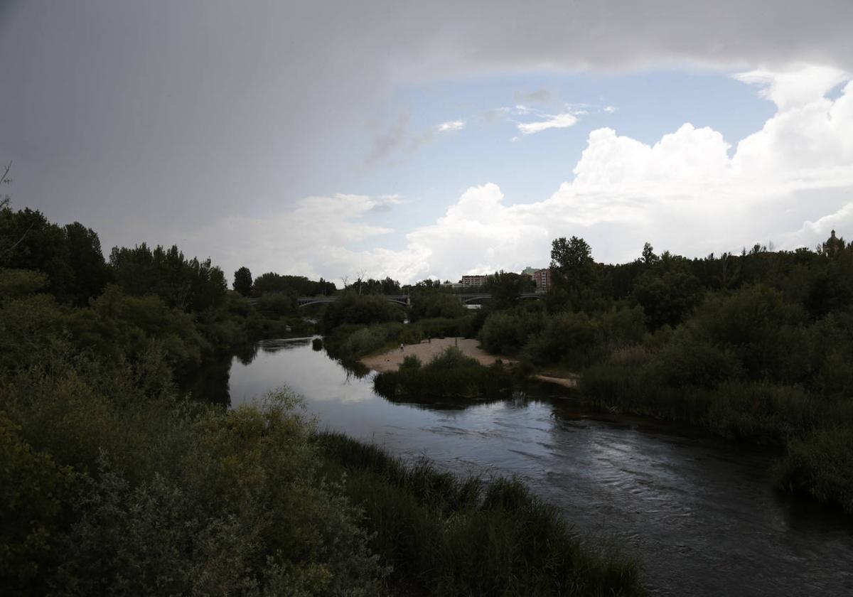 El Tormes, cerca del puente Enrique Estevan.
