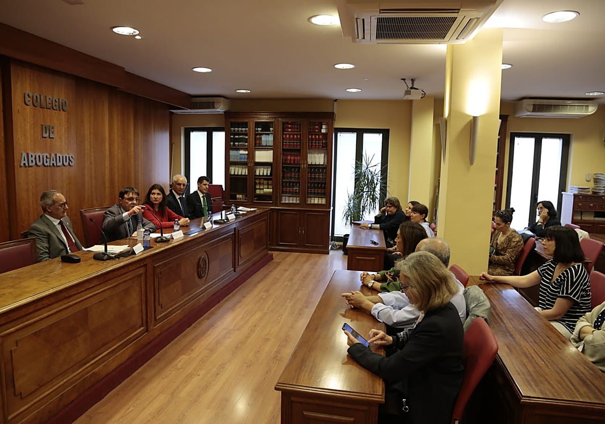 La biblioteca del Colegio de Abogados acogió el acto inaugural de su Sección de Medio Ambiente.