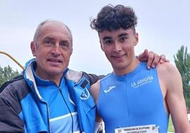 Rodrigo Fito, a la derecha, junto a su entrenador Ramiro Morán.